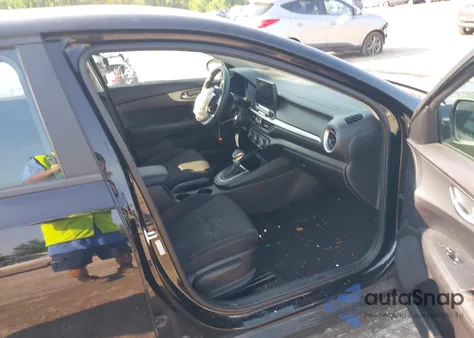 2021 Kia Forte Lxs z USA, uszkodzony, nr VIN 3KPF24AD3ME408910